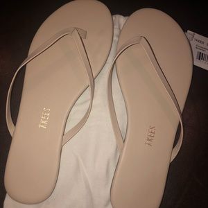 NWT TKEES SANDALS